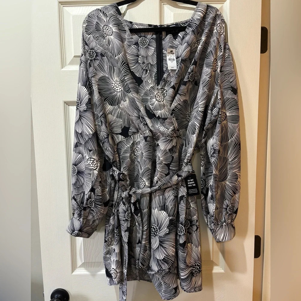 Express NWT Floral Long Sleeve Romper